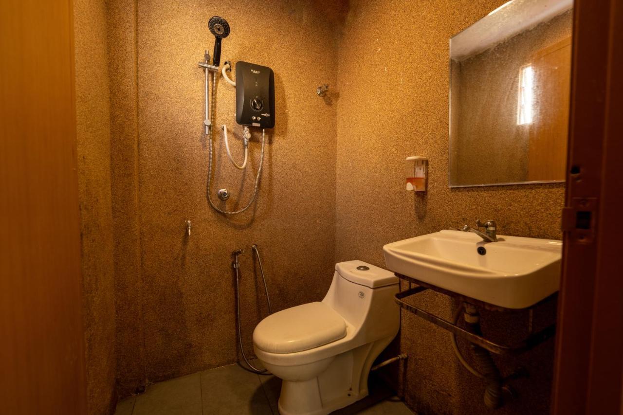 Mary J Hotel Family 10 Pax Room Kota Bharu Exterior foto